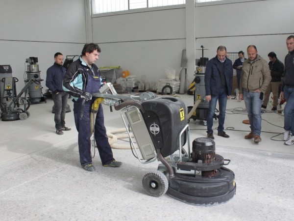 Промышленный пылесос Coynco, применение со шлифовальными машинами