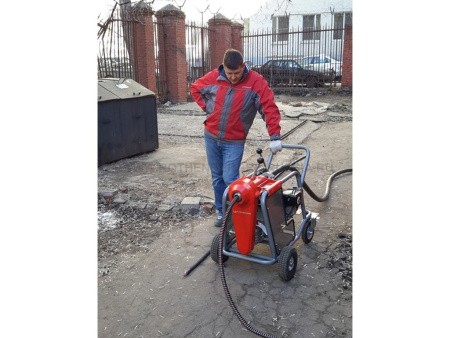 Машина для чистки труб R140, применение